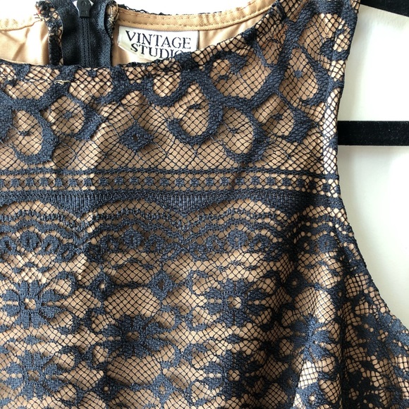 Vintage lace mini-dress - Picture 3 of 9